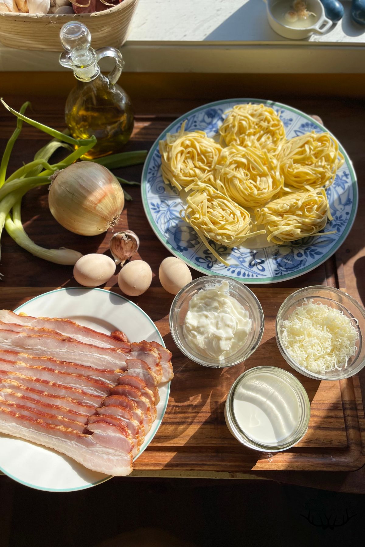 Ingredients to make fettuccine carbonara.