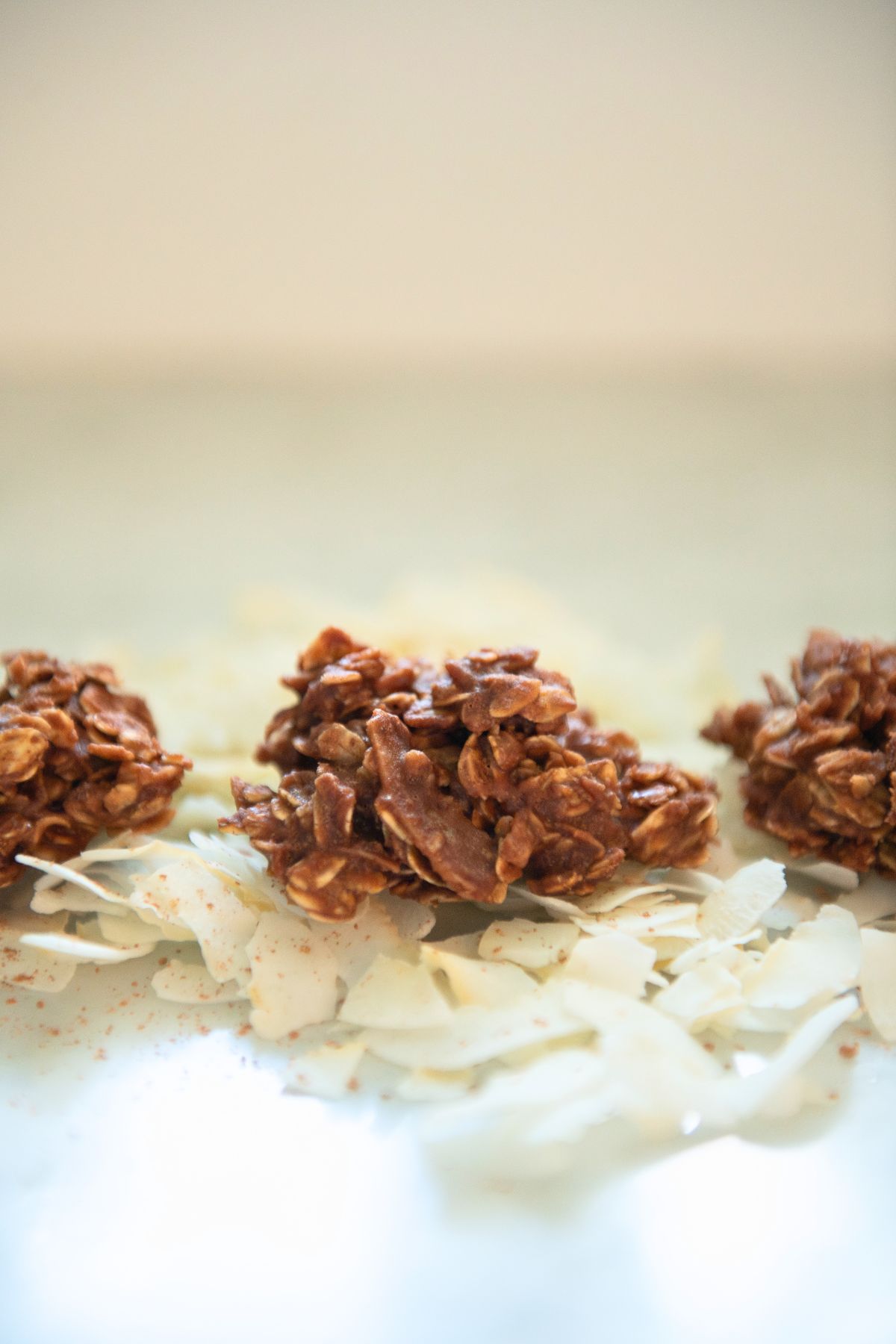 Saucepan kiss cookies over coconut.