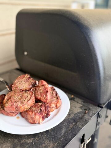 Plate of grilled lamb chops.